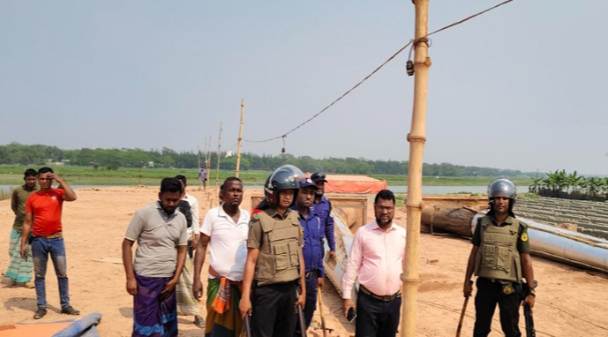 গলাচিপায় অবৈধ ইটভাটা ভেঙে গুড়িয়ে দিয়েছেন উপজেলা প্রশাসন