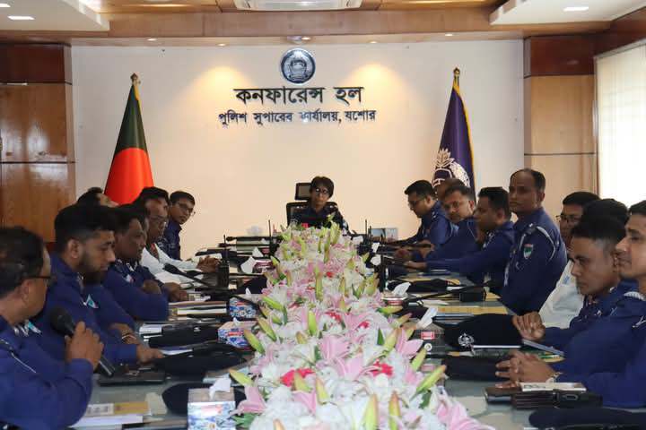 ভালো আচরণের মাধ্যমে জনমনে পুলিশের প্রতি আস্থা ফিরিয়ে আনতে হবে