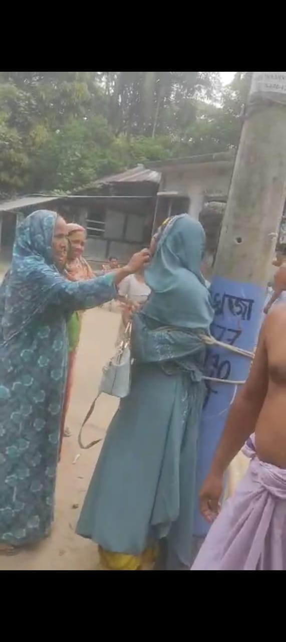 বিদ্যুতের খুঁটির সাথে বেঁধে প্রবাসীর স্ত্রী ও যুবককে নির্যাতন