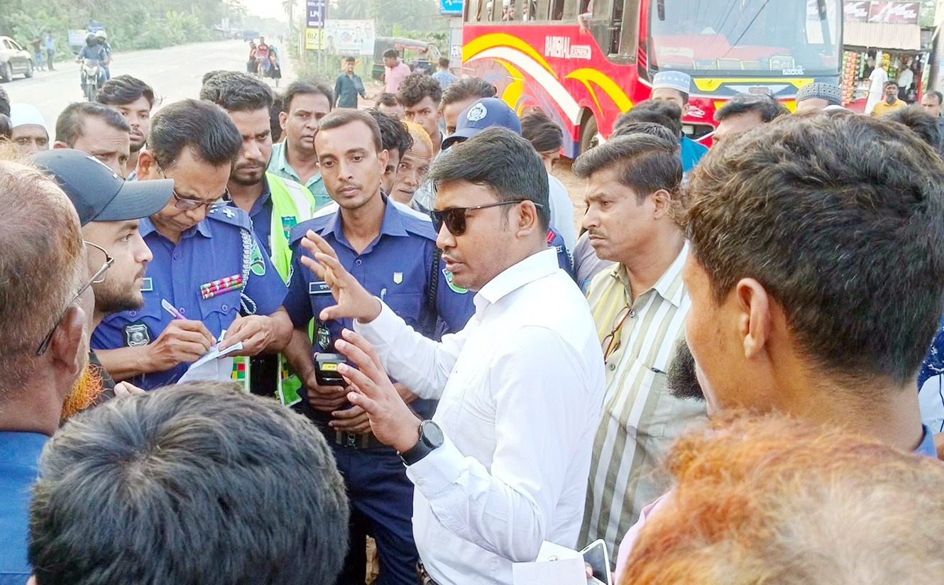 বরিশালে সিন্ডিকেটের দৌরাত্ম্যে ভাড়া নৈরাজ্যের অভিযোগ  ll কর্মস্থলগামী যাত্রীদের দুর্ভোগ