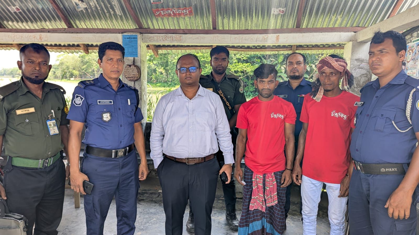 বাকেরগঞ্জে ডিসি রোড খেয়াঘাটে অতিরিক্ত ভাড়া আদায়, ভ্রাম্যমান আদালতের জরিমানা