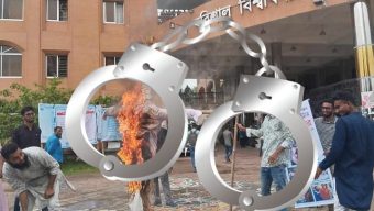 বরিশাল বিশ্ববিদ্যালয়ে আন্দোলনরত শিক্ষার্থীদের বিরুদ্ধে  সাধারণ ডায়েরি, প্রশাসনের বিরুদ্ধে ফ্যাসিবাদের পুনরাবৃত্তির অভিযোগ