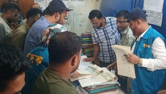 বরিশালে রেজিস্ট্রারের কার্যালয়ে দুদকের অভিযান