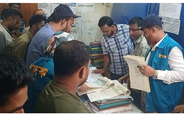 বরিশালে রেজিস্ট্রারের কার্যালয়ে দুদকের অভিযান