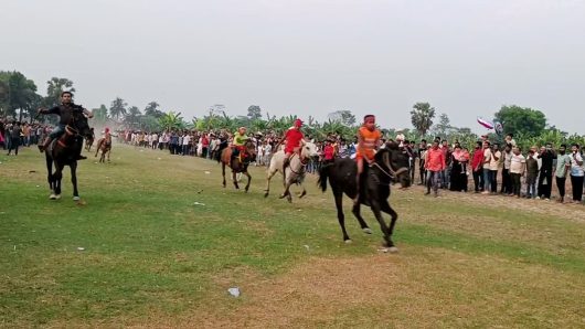 গোপালগঞ্জে অনুষ্ঠিত হলো গ্রাম বাংলার ঐতিহ্যবাহী ঘোড়দৌড় প্রতিযোগীতা
