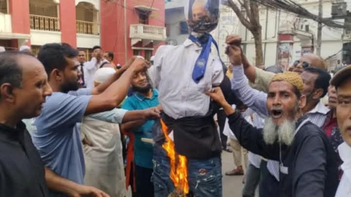 ‎বরিশাল উদয়ন মাধ্যমিক বিদ্যালয়ের পোশাক পুড়িয়েছে জাতীয় পার্টি।