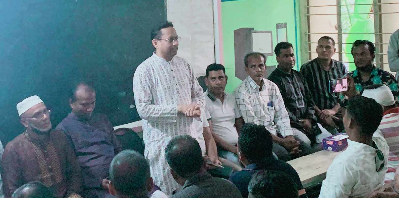 গৌরনদীতে সাবেক ছাত্রদল সভাপতির ঈদ পুনর্মিলনী