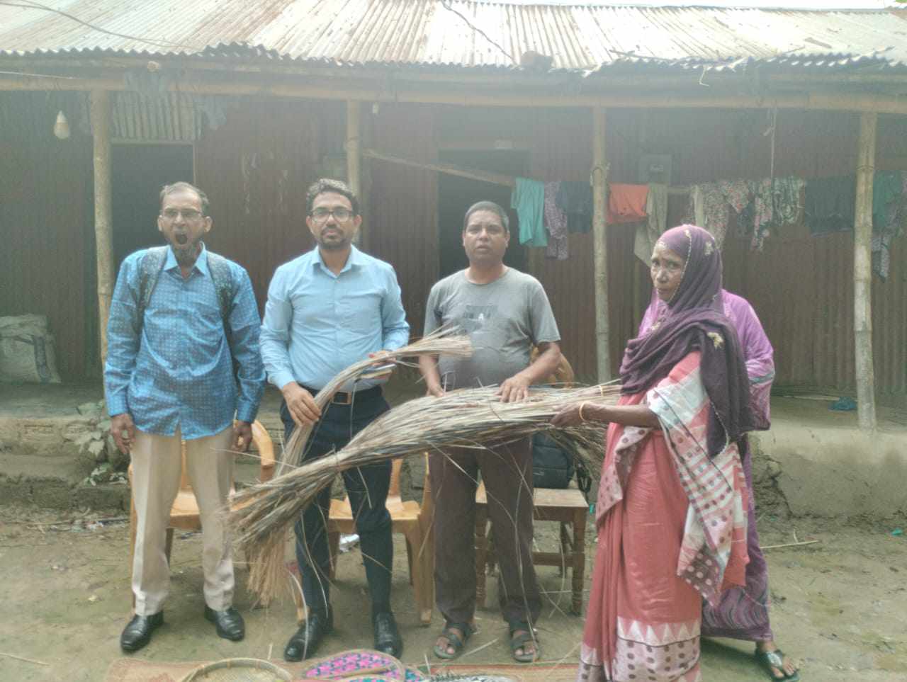 বালাগঞ্জে শীতলপাটি সংলিষ্টদের সাথে মত বিনিময় সহ কারিগরদের বাড়ী পরিদর্শন