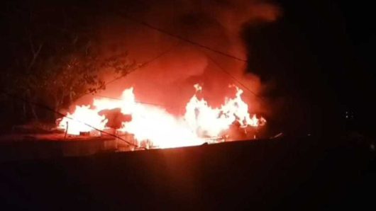 কলাপাড়ায়  বিএনপি কার্যালয় সহ পুড়ে ছাই পাঁচটি দোকান