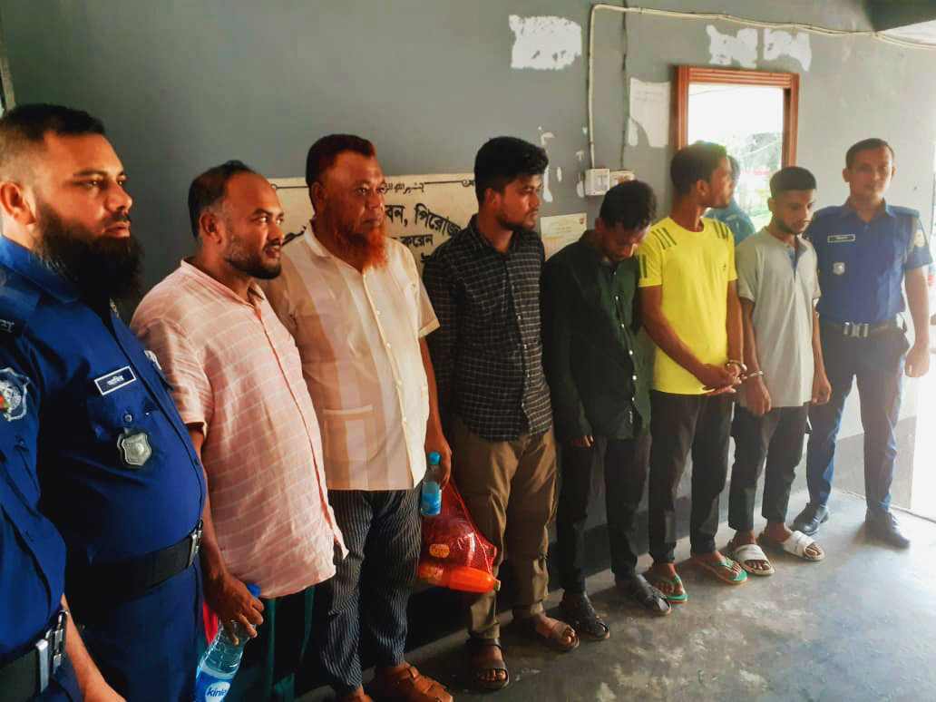 কাউখালীতে আওয়ামী মৎস্য-তাঁতী লীগ নেতাসহ গ্রেপ্তার ৬