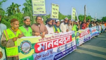 তিস্তার  তীরবর্তী চরাঞ্চলে চীনের তৈরী হাসপাতালের দাবিতে মানববন্ধ