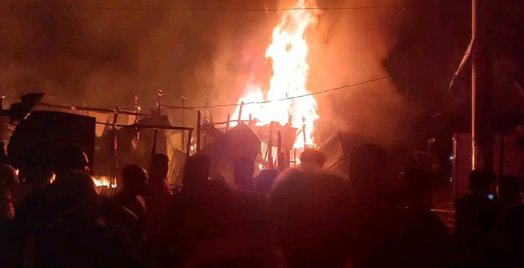 গোপালগঞ্জে আগুনে পুড়ে গেছে ১০টি দোকান, ২০ লাখ টাকার ক্ষয়ক্ষতি