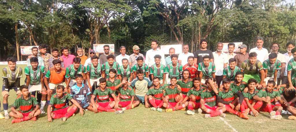 মেহেন্দিগঞ্জ ফুটবল একাডেমি ”বনাম” মুলাদী’র’ প্রীতি ম্যাচ অনুষ্ঠিত।