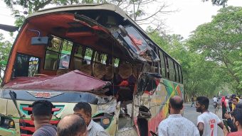 গোপালগঞ্জে আলাদা সড়ক দূর্ঘটনায় ২৫ যাত্রী আহত