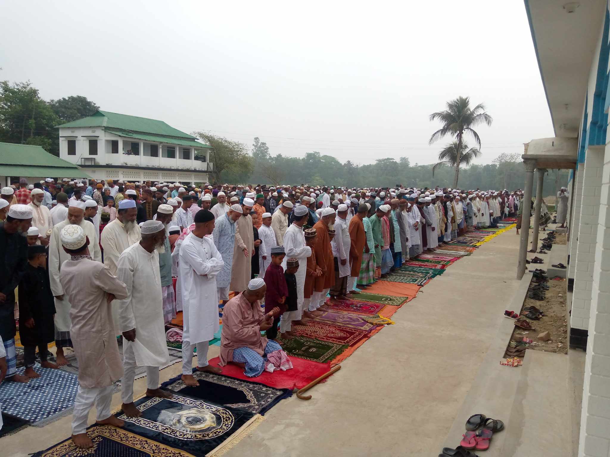 বালাগঞ্জে হামছাপুর রশিদ পুর নুরুল উলূম মাদ্রাসার ঈদগাহে ঈদুল ফিতরের জামাত অনুষ্ঠিত