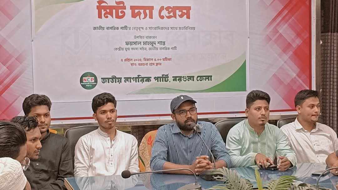 বিএনপি’র নেতাদের হাতে মার খাচ্ছে এনসিপি’র নেতাকর্মীরা