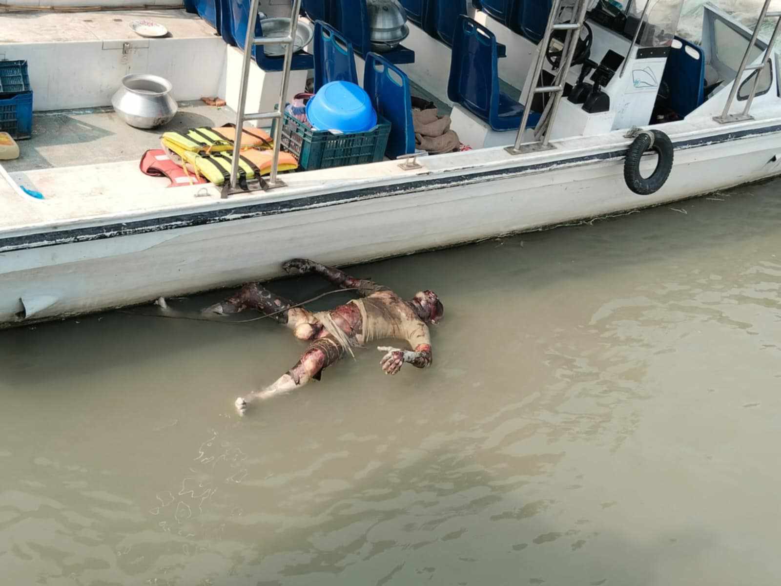মেহেন্দিগঞ্জের মাসকাটা নদীতে অজ্ঞাত এক ব্যাক্তির ভাসমান লাশ।