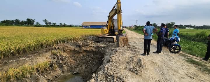 কুমিল্লা’য় ডিসিকে পরিবেশ উপদেষ্টার ফোন কল, ভেকু জব্দ করলেন ইউএনও