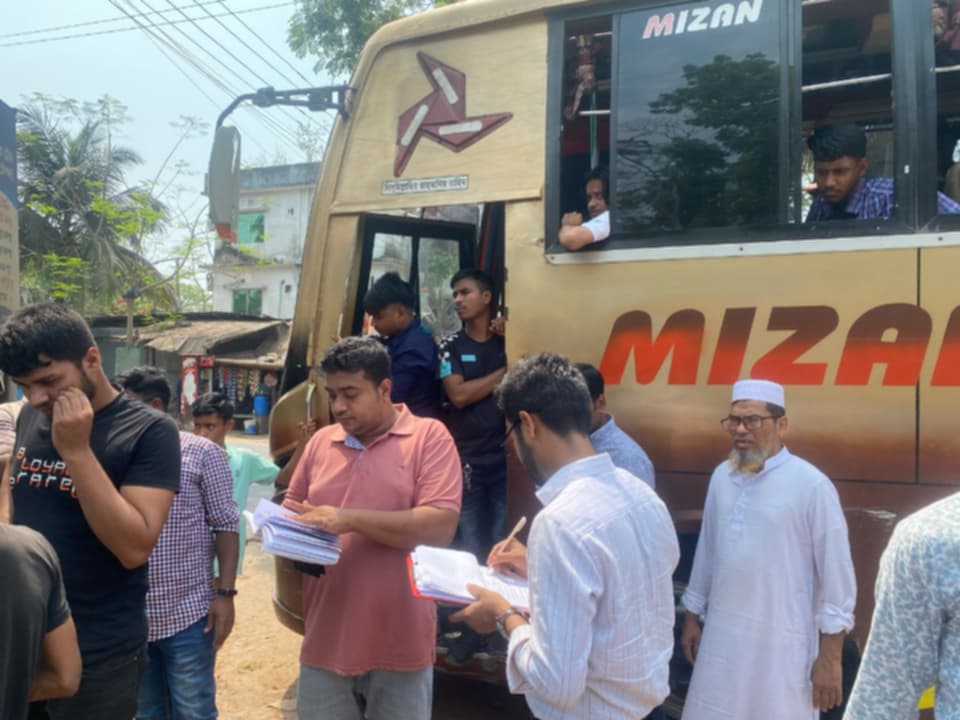 বিআরটিএ ও ঝালকাঠি জেলা প্রশাসনের যৌথ মোবাইল কোর্ট