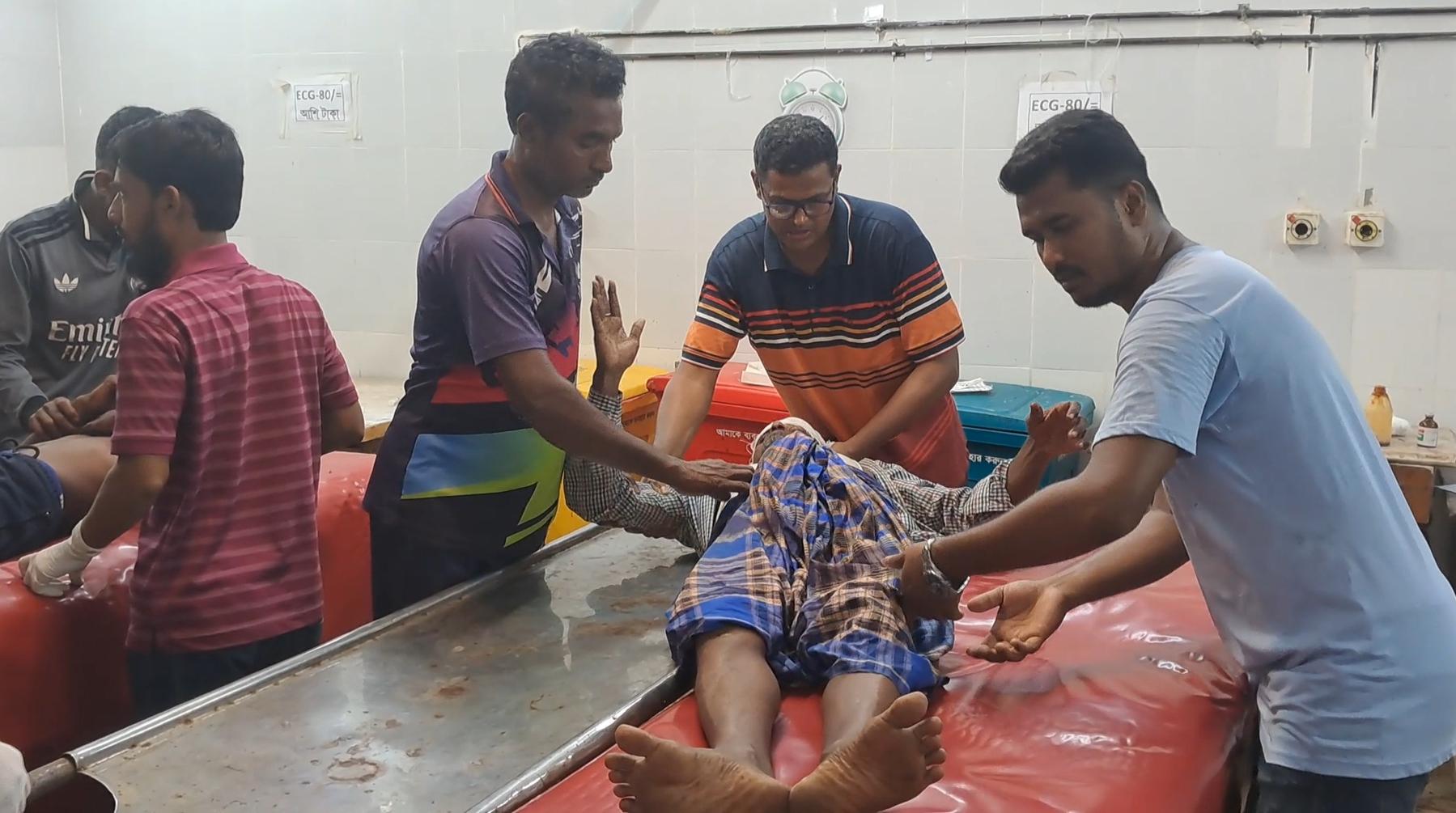 গোপালগঞ্জে ফকির বংশের দুই পক্ষের সংঘর্ষে আহত-২৫