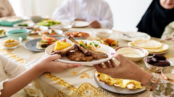 বাইরের খাবারেই ভরসা নারীর