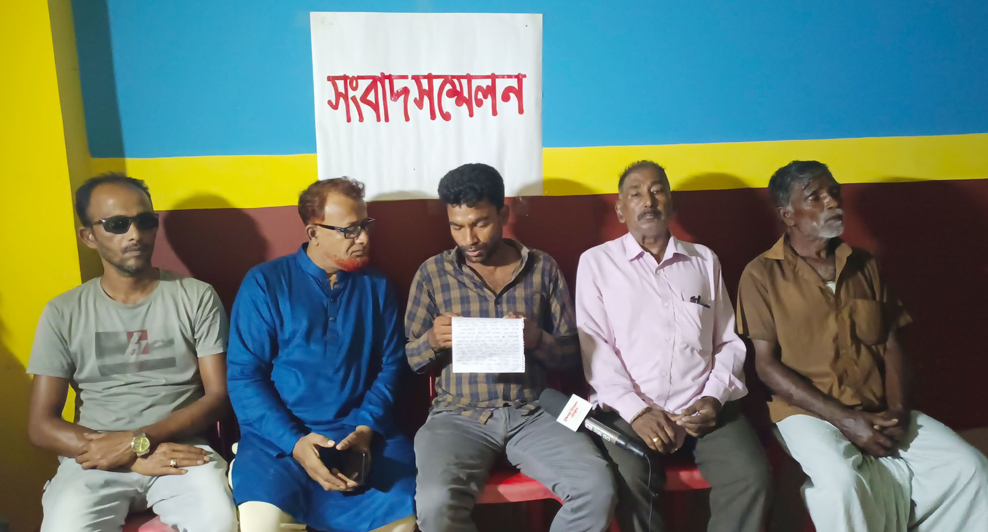 টুঙ্গিপাড়ায় ফেসবুক আইডি খুলে বিপাকে কাঠমিস্ত্রি; এলাকায় উত্তেজনা