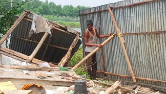 গোপালগঞ্জে মধুমতি বিল রুট চ্যানেলের পাশ থেকে ১৯টি অবৈধ স্থাপনা উচ্ছেদ