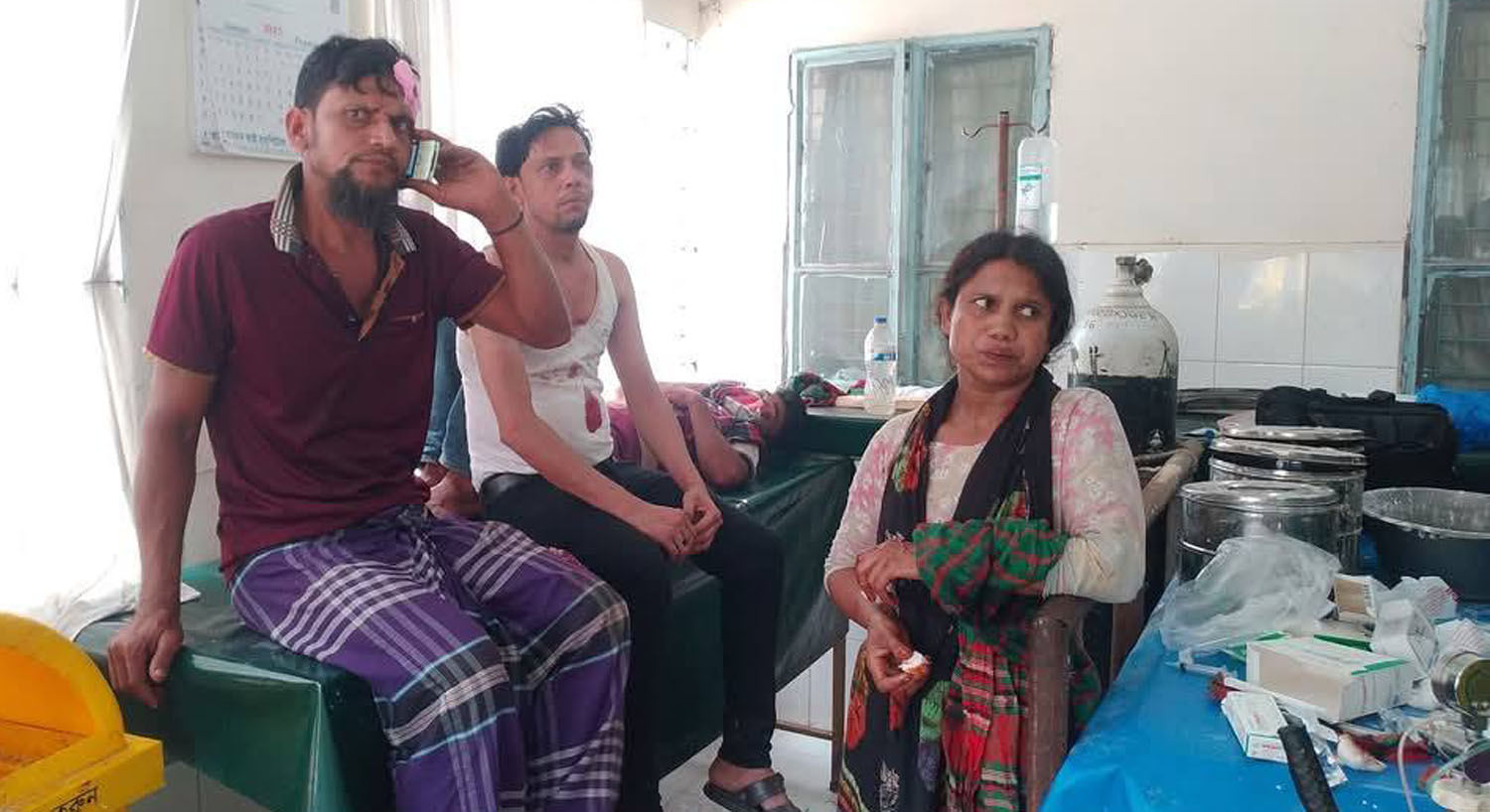 গোপালগঞ্জের মুকসুদপুরে দুই পক্ষের সংঘর্ষে আহত-৩৫, ৮টি বাড়ী ভাংচুর