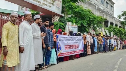 নিখোজ বেল্লাল হোসাইনকে জীবিত ফেরৎ চেয়ে পরিবার ও এলাকাবাসীর মানববন্ধন