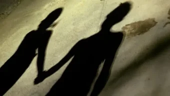 মেয়ের গোপন ভিডিও ছড়িয়ে দিলেন মা !