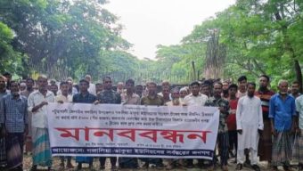 গলাচিপায় ব্রিজের কাজ দ্রুত শেষ করার দাবিতে মানববন্ধন