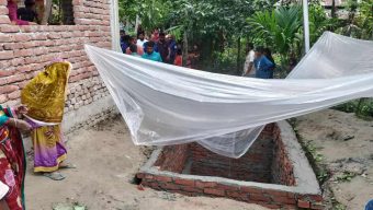 হিজলায় ইউএনও’র আদেশ অমান্য করে সরকারি রাস্তায় শৌচাগার নির্মাণ।