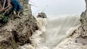 নিম্নচাপের প্রভাবে গলাচিপার বেড়িবাঁধ ক্ষতিগ্রস্ত