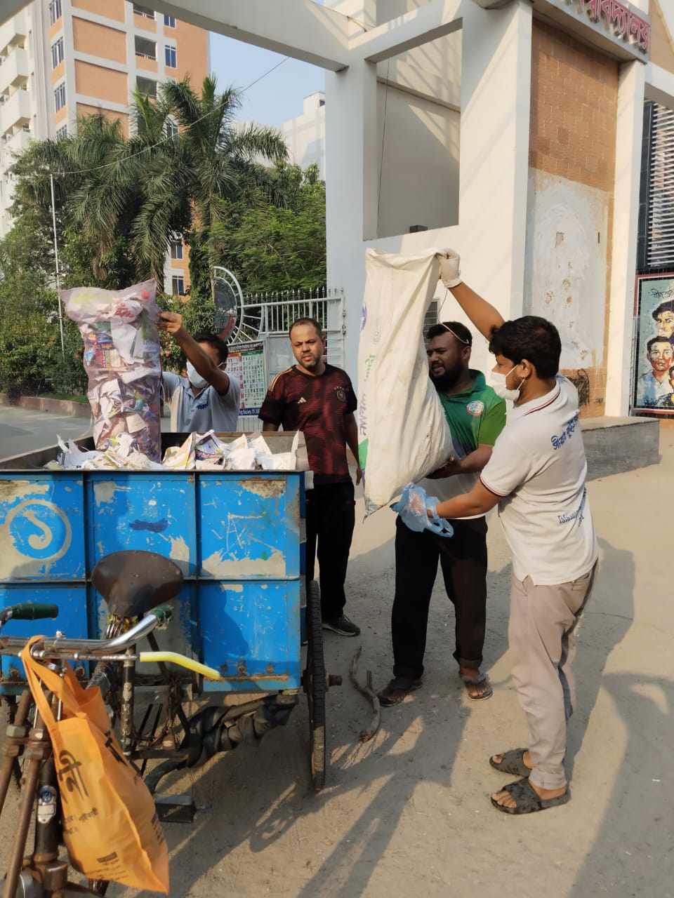 ছাত্র-শিক্ষক মিলে ক্যাম্পাস পরিচ্ছন্নতায় যবিপ্রবির কালচারাল সোসাইটি