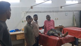 গোপালগঞ্জে পুকুরের গোসল করাকে কেন্দ্র করে দুইদল গ্রামবাসী মধ্যে সংঘর্ষে আহত ১৫জন