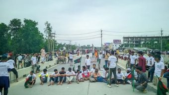 রংপুরে চীনের হাসপাতাল এবং এয়ারপোর্ট নির্মানসহ ১৮ দফা দাবিতে মডার্ন মোড়ে ব্লোকেড