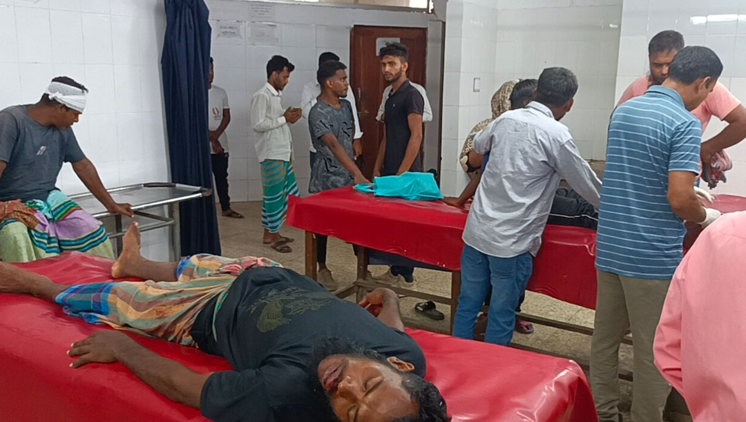 গোপালগঞ্জে মাছের ঘের কাঁটাকে কেন্দ্র করে দুই গ্রুপের মধ্যে সংঘর্ষে আহত ১৫