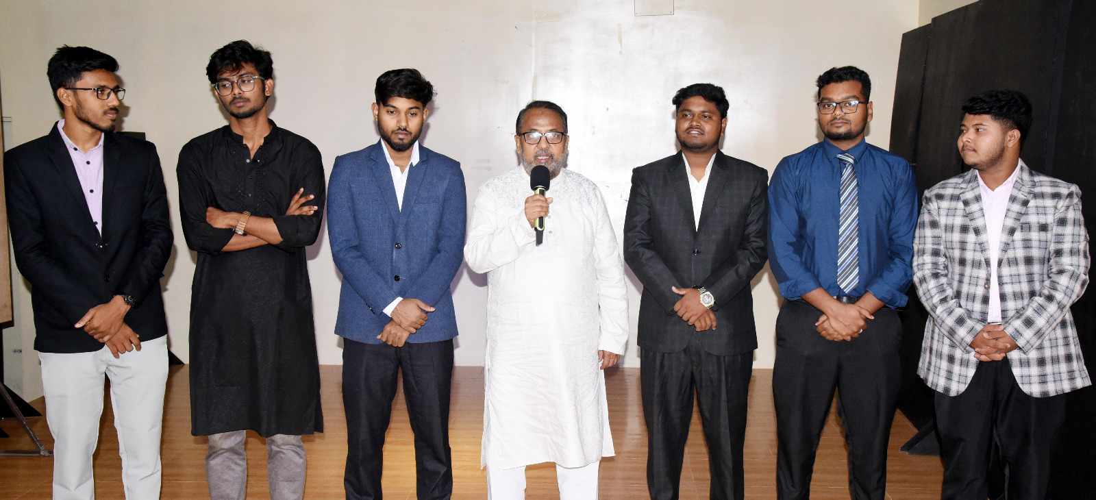খুলনা বিশ্ববিদ্যালয়ে ‘টকিং টাইটান্স ৩.০’  অনুষ্ঠিত