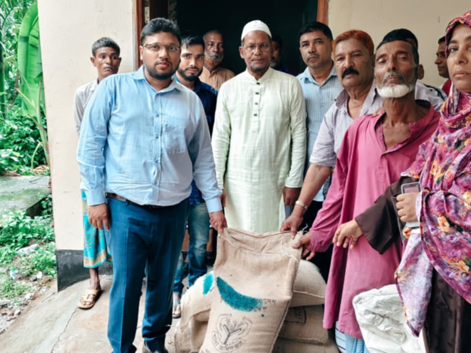 বোরহানউদ্দিনে ঘূর্ণিঝড়ে ক্ষতিগ্রস্তদের পাশে দাঁড়ালেন ইউএনও