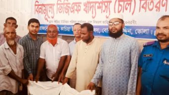 বোরহানউদ্দিনে বিভিন্ন ইউনিয়নে ঝাটকা আহরণে বিরত থাকা জেলেদের মাঝে ভিজিএফ চাল বিতরণ