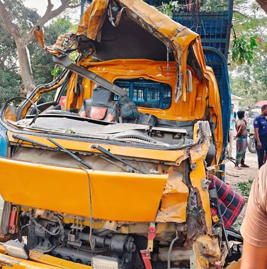 গোপালগঞ্জে গাছের সাথে পিকআপের ধাক্কা, নিহত-৩, আহত-১