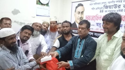 বরিশালের হকারদের মাঝে গোশত বিতরণকালে রহমাতুল্লাহ  ‘শহীদ জিয়াকে যারা মুছে দিতে চেয়েছিল তারাই নিশ্চিহ্ন হয়ে গেছে’