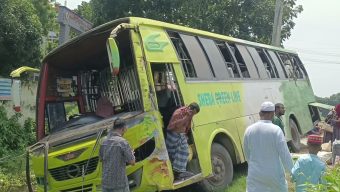 গোপালগঞ্জে যাত্রীবাহী বাস খাদে পড়ে আহত-১০
