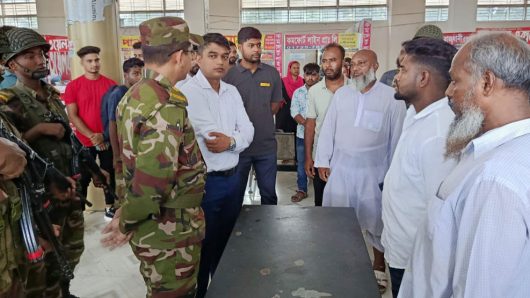টুঙ্গিপাড়ায় অতিরিক্ত ভাড়া আদায়ে ৫ পরিবহনকে জরিমানা