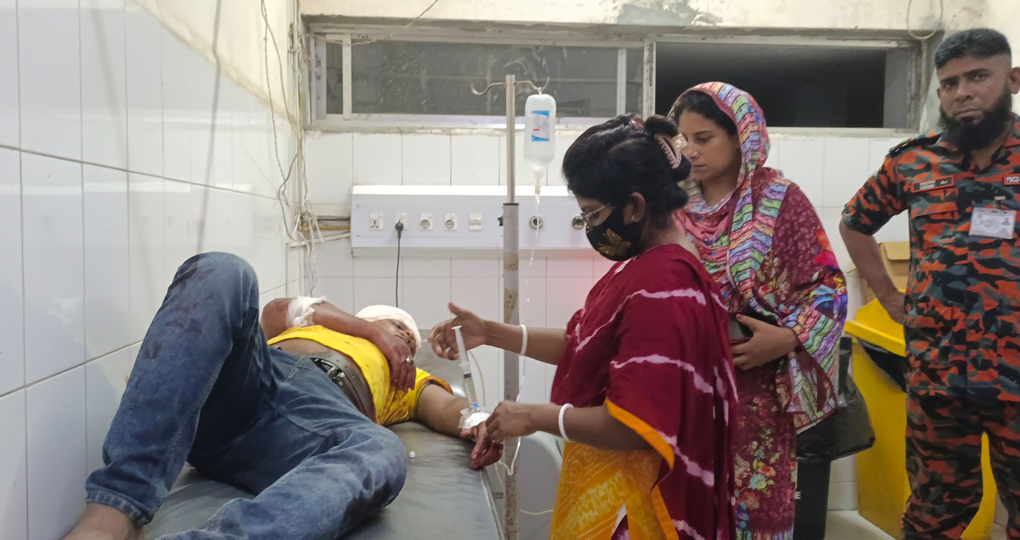 গোপালগঞ্জের টুঙ্গিপাড়ায় প্যাথলজির আয়-ব্যয়ের হিসাব চাওয়ায় অংশীদারকে হাতুরি পেটা করলো অপর অংশীদার