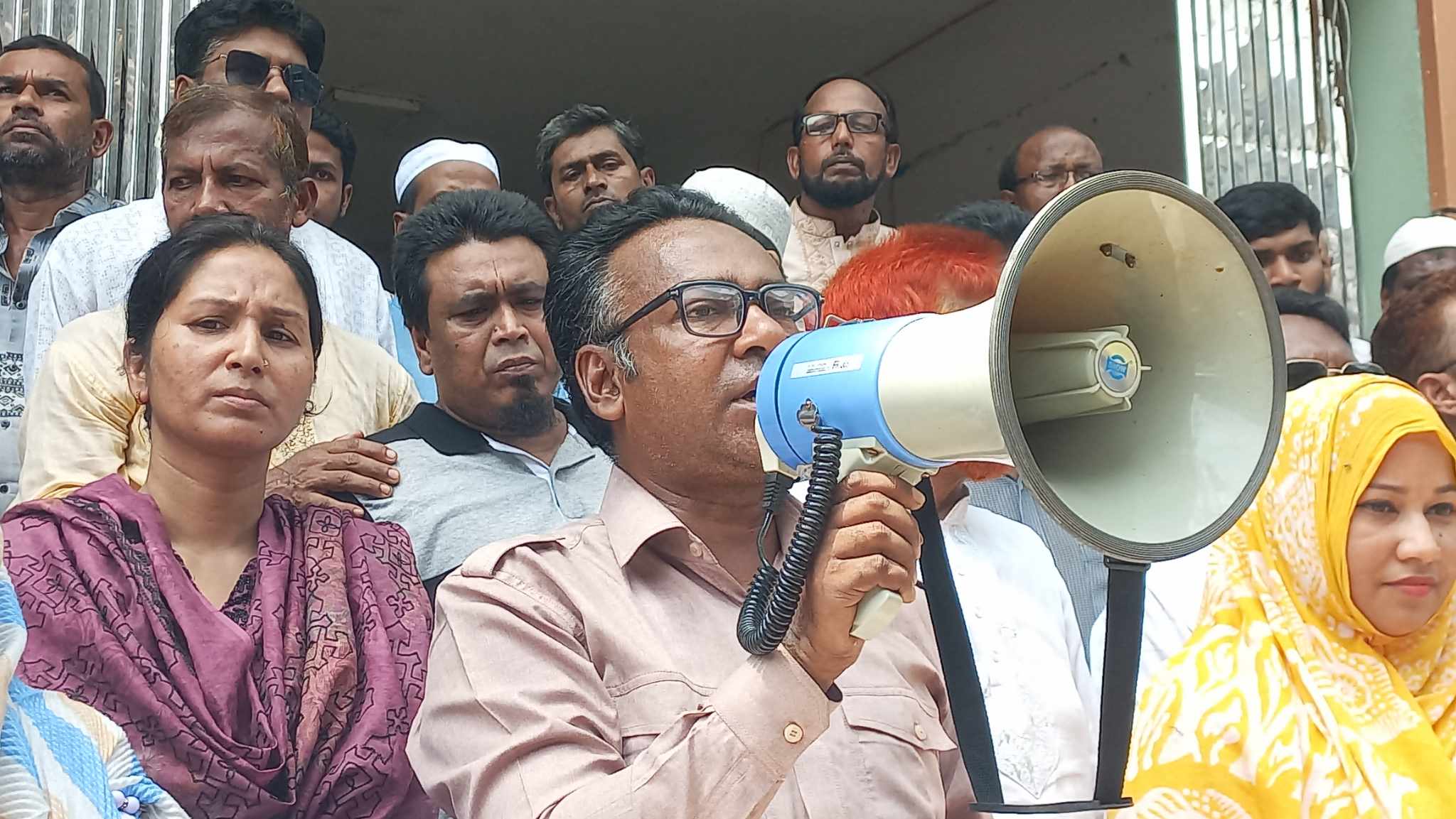 বরগুনায় ভয়াবহ ডেঙ্গু পরিস্থিতি  স্বাস্থ্য উপদেষ্টার পদত্যাগ দাবি