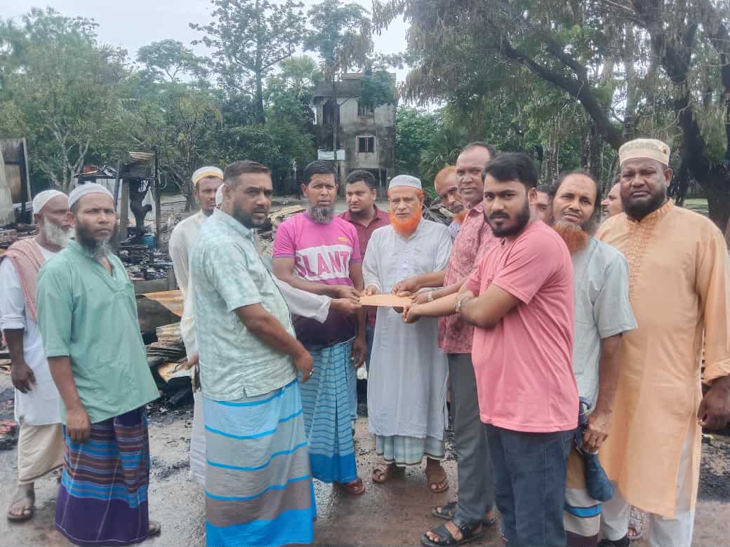 গলাচিপায় আগুনে ক্ষয়ক্ষতি হওয়া পরিবারের মাঝে কোস্টের অনুদান