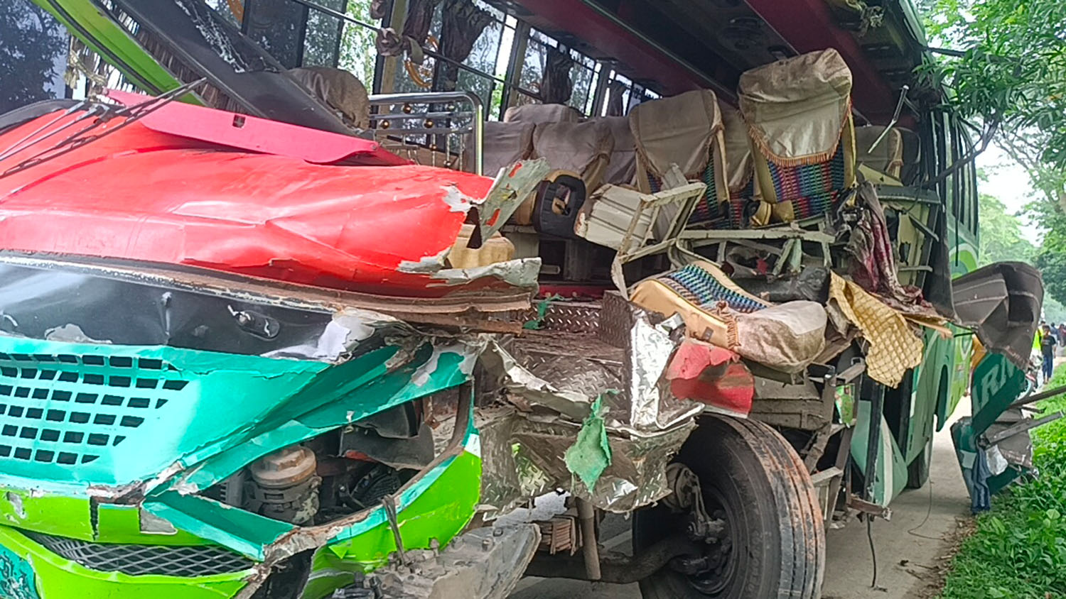 গোপালগঞ্জে ৬টি যানবাহনের সংঘর্ষে পুলিশ সদস্যসহ নিহত-২, আহত-২০